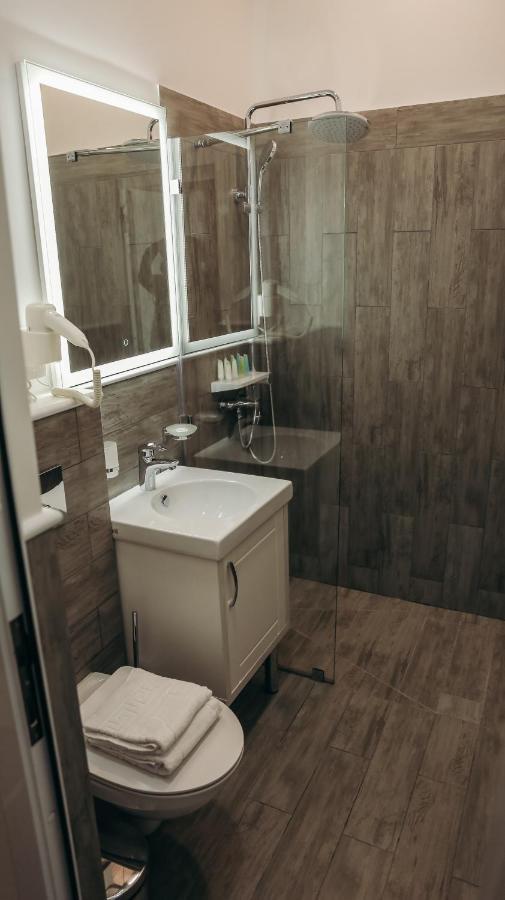 7 Boutique Hotel Ustʼ-Kamenogorsk المظهر الخارجي الصورة